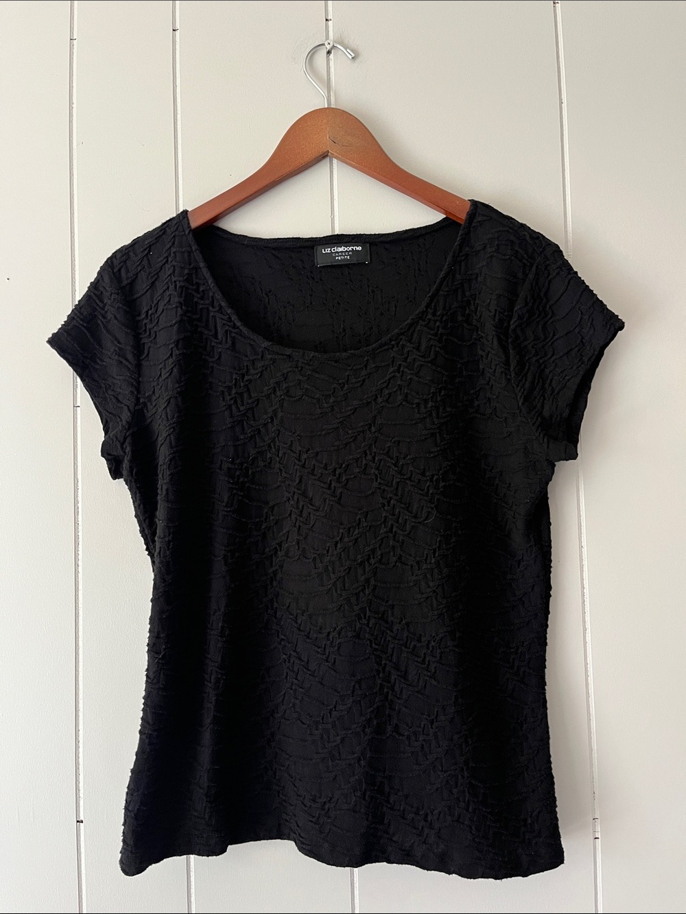 Liz Claiborne Black Textured Scoop Neck Top